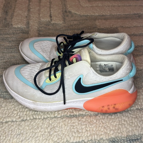 Women’s Nike Joyride Sneakers - Picture 5 of 6